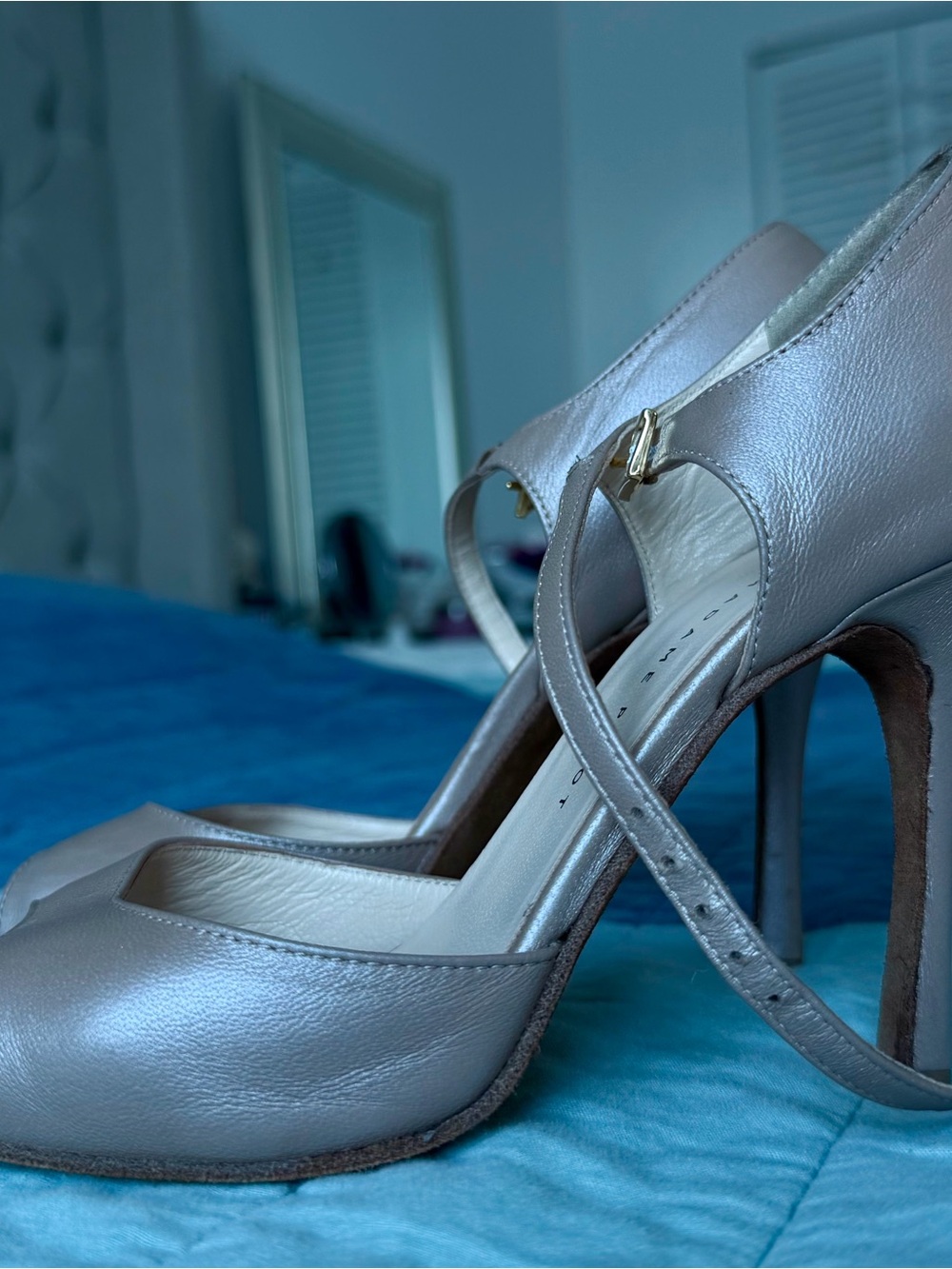 Madame Pivot Daisy Dove Grey Nude
Argentine Tango Shoes Italy Sz 37
Narrow